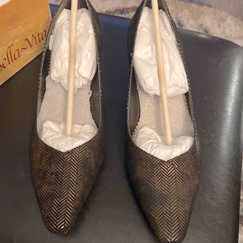Bella Vita Bronze Black Herringbone Pump Leather 2 1/2” Heel Size 7 1/2M New